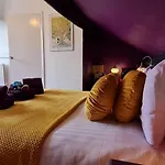 Holly Konukevi